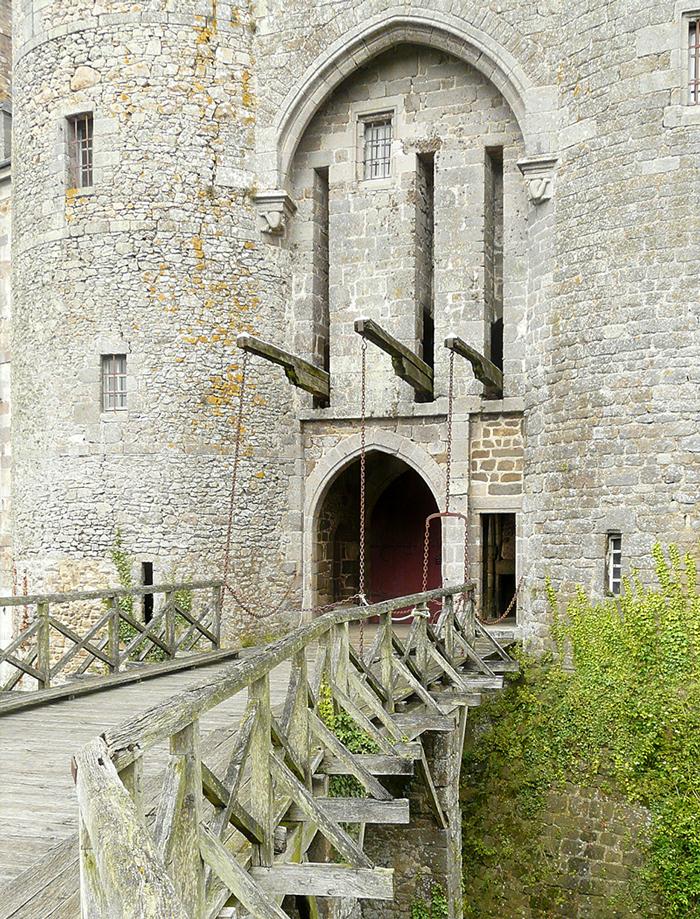 Visitez seul le château de Montmuran en Bretagne, en famille avec les enfants