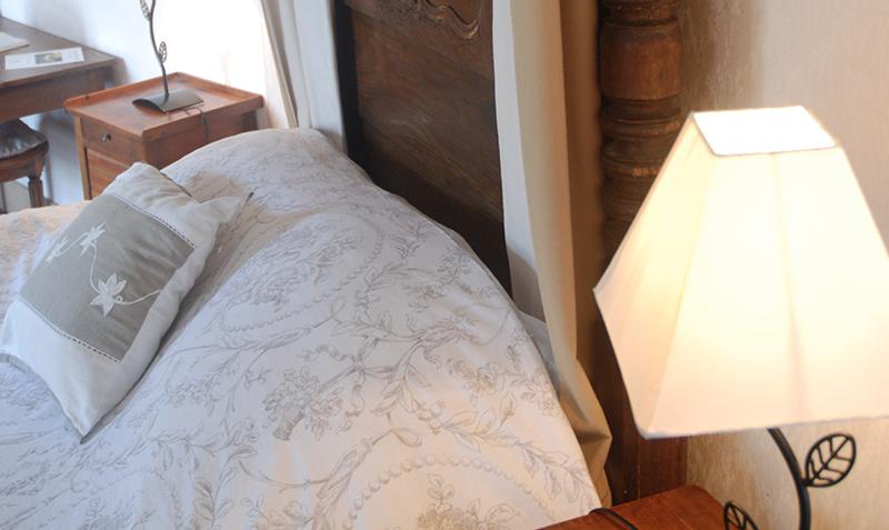 Réservez une chambre avec lit à baldaquin dans un château en Bretagne