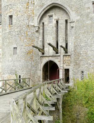Visitez seul le château de Montmuran en Bretagne, en famille avec les enfants