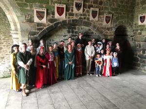 Les bénévoles de la journée du patrimoine anime tout au long de la journée dans le chateau de Montmuran en Bretagne